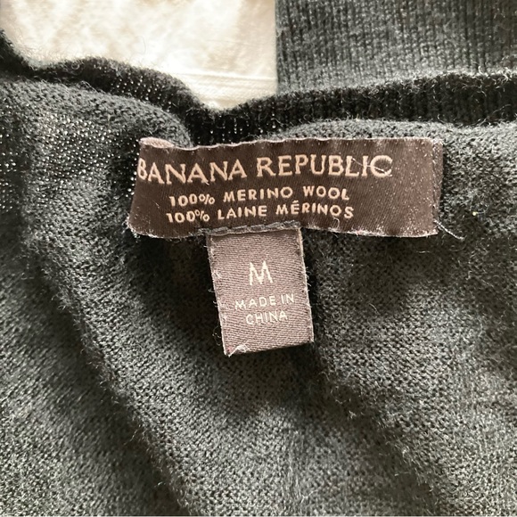 Banana Republic Washable Merino Wool V-Neck Sweater - Picture 2 of 2